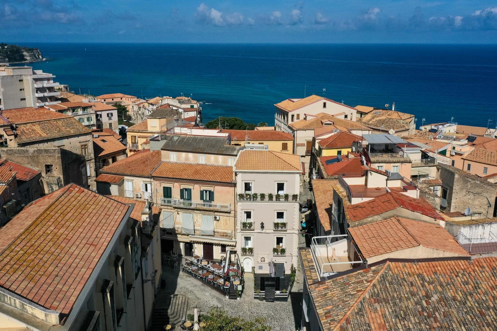 Bed and Breakfast La Divina - Parcheggio In Centro Gratuito - à Tropea Extérieur photo