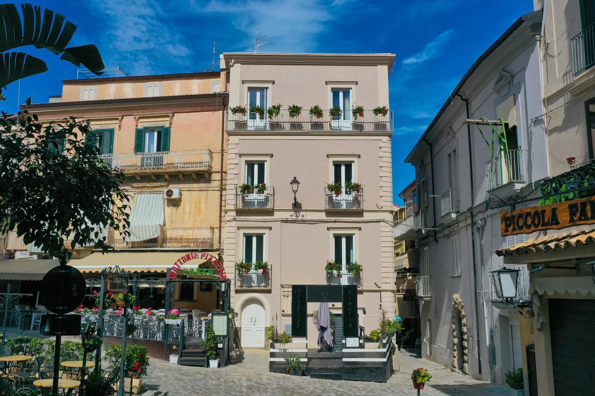 Bed and Breakfast La Divina - Parcheggio In Centro Gratuito - à Tropea Extérieur photo