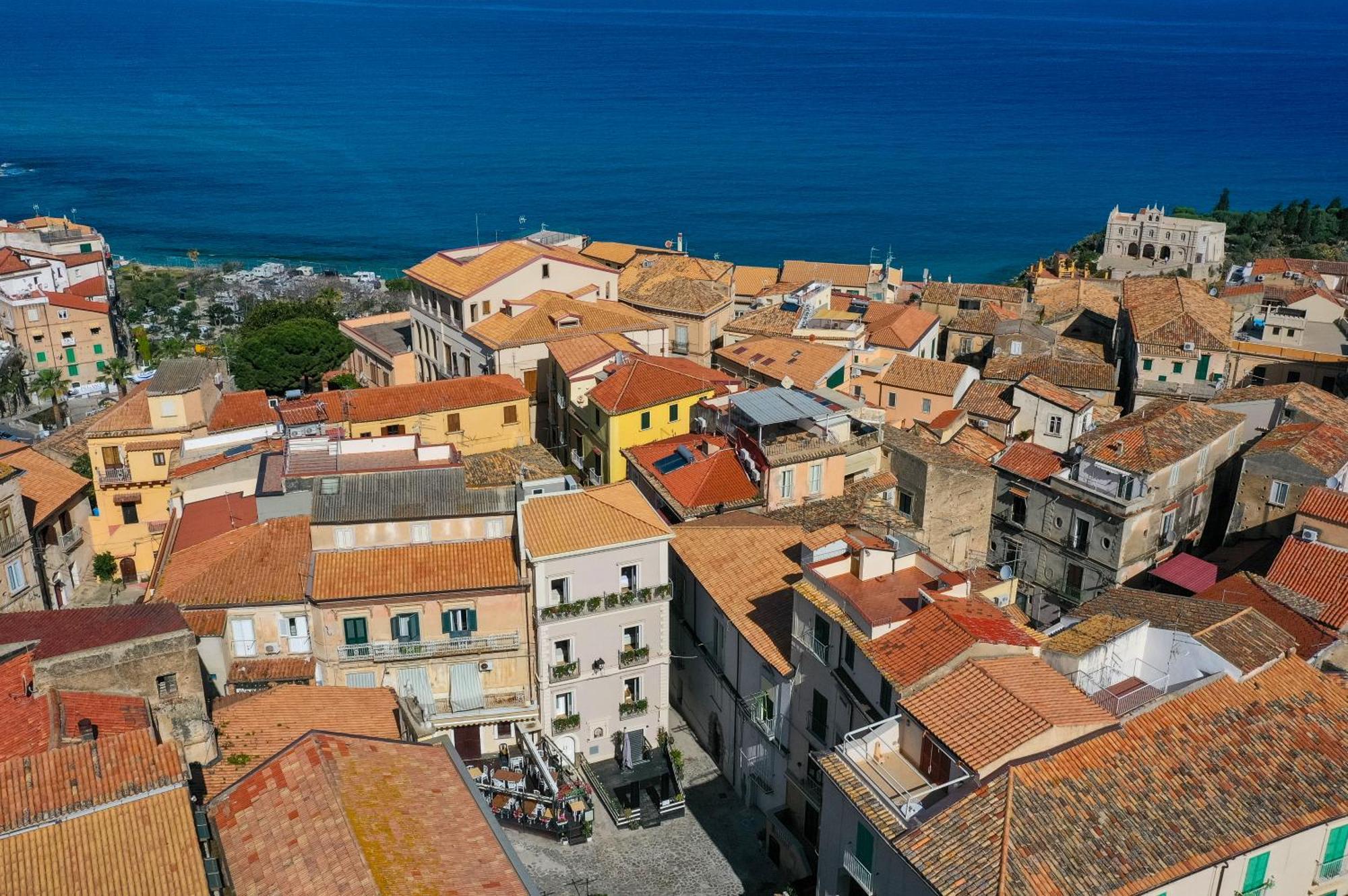 Bed and Breakfast La Divina - Parcheggio In Centro Gratuito - à Tropea Extérieur photo