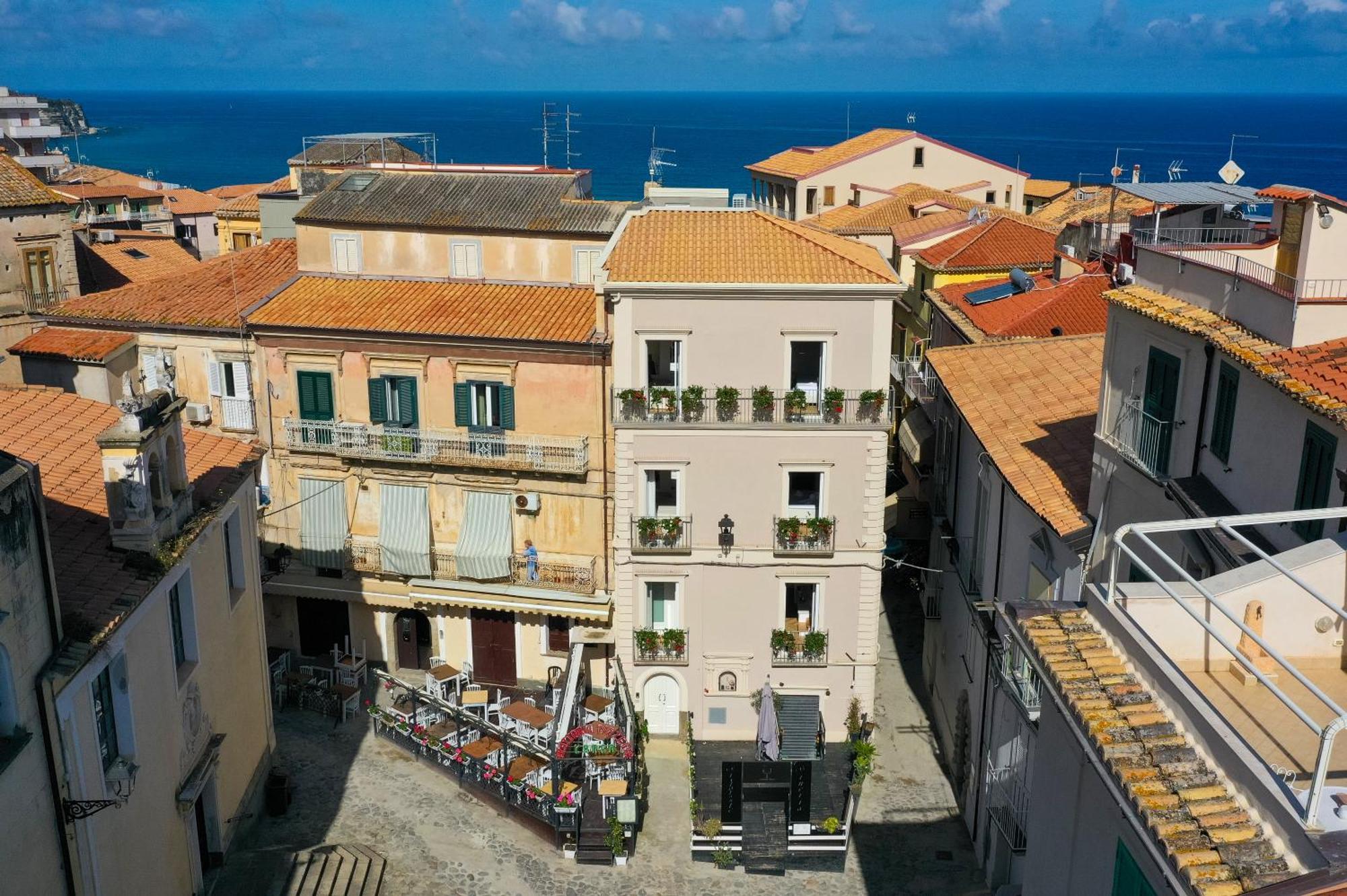 Bed and Breakfast La Divina - Parcheggio In Centro Gratuito - à Tropea Extérieur photo